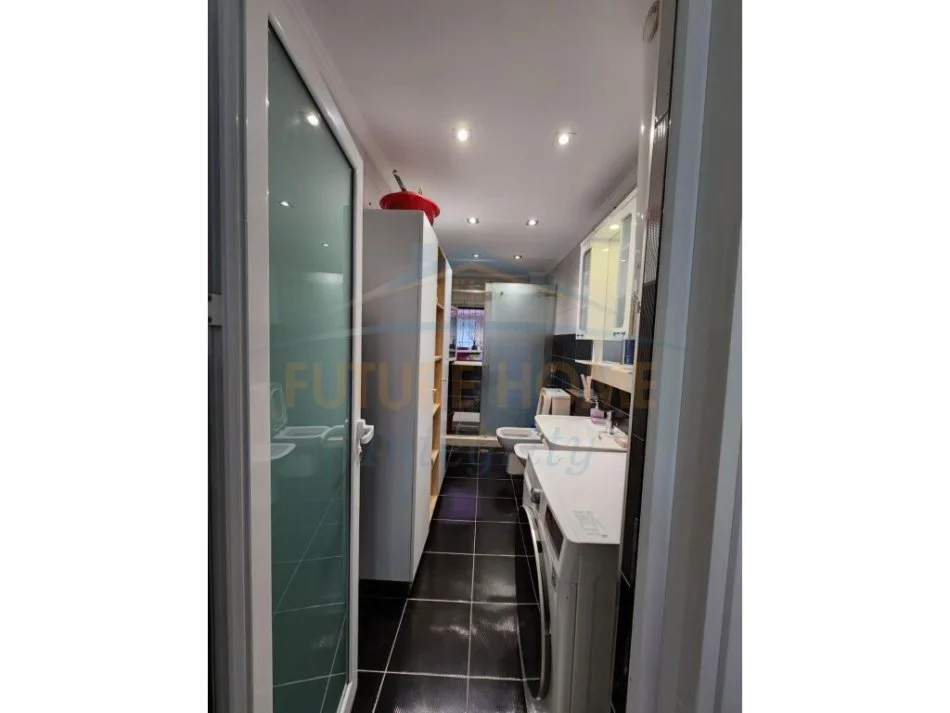 Shitet, Apartament 2+1, Rruga Bardhyl, Tiranë.