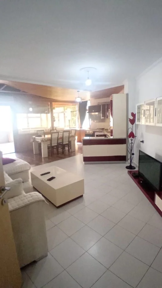 Tirane, jepet me qera apartament 2+1+Ballkon Kati 2, 160 m² 500 € (Yzberisht prane Big Market Bulevard)