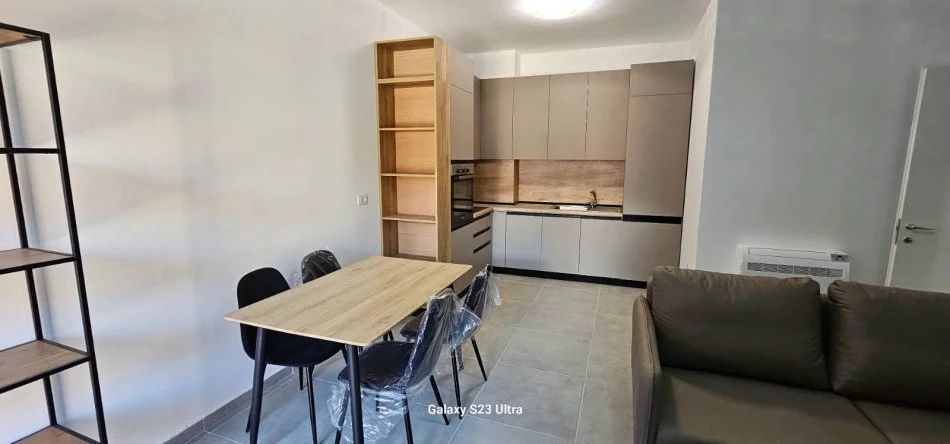 Tirane, jepet me qera apartament 1+1+Ballkon Kati 4, 70 m² 550 € 