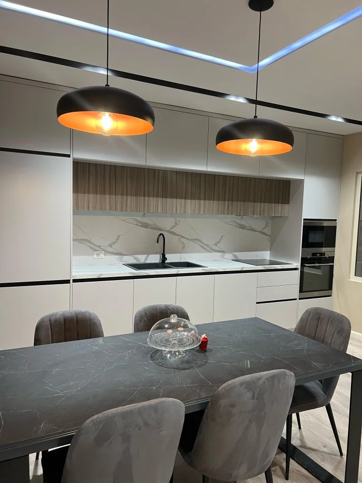 Tirane, jepet me qera apartament 2+1+Ballkon Kati 2, 106 m² 800 € (RRUGA DON BOSKO)