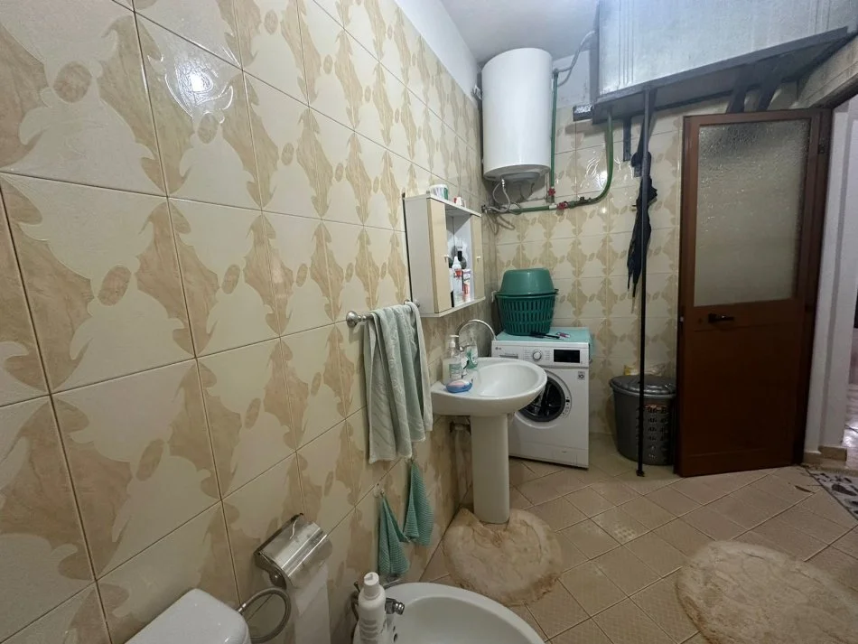 Tirane, shitet apartament 1+1+Ballkon Kati 3, 65 m² 93.000 € (Rruga e Dibres, Spital Amerikan 2)