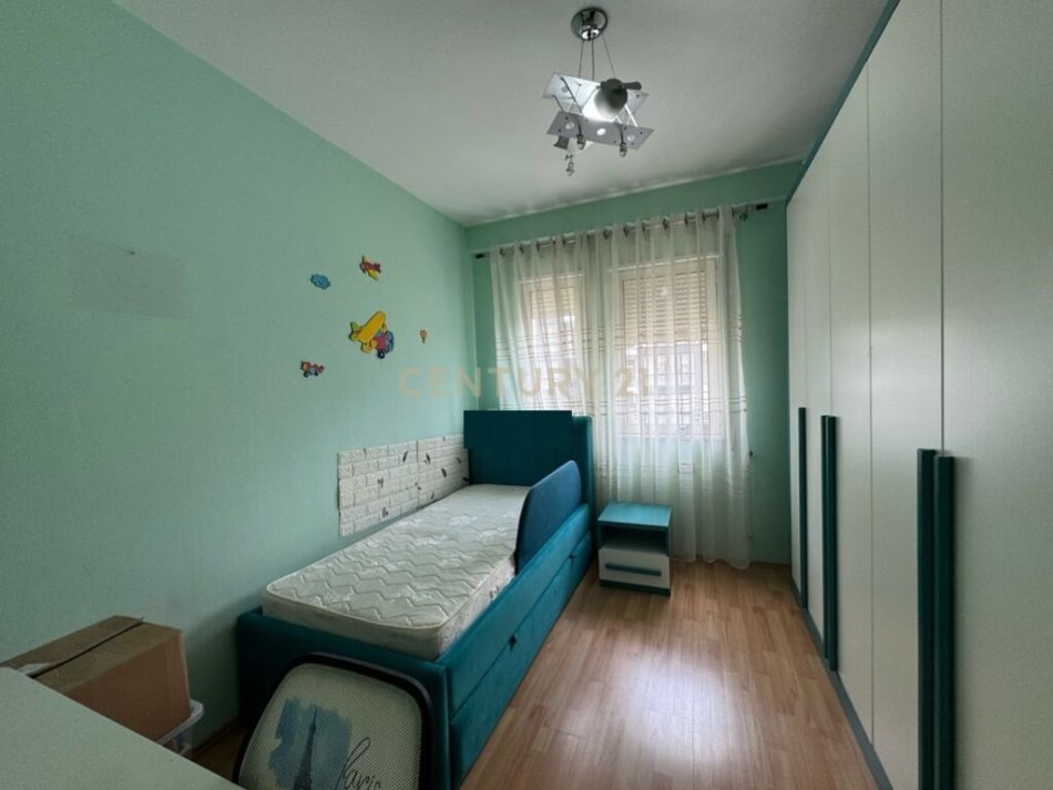 Tirane, jepet me qera apartament 2+1 Kati 4, 74 m² 550 € (Kompleksit Magnet)