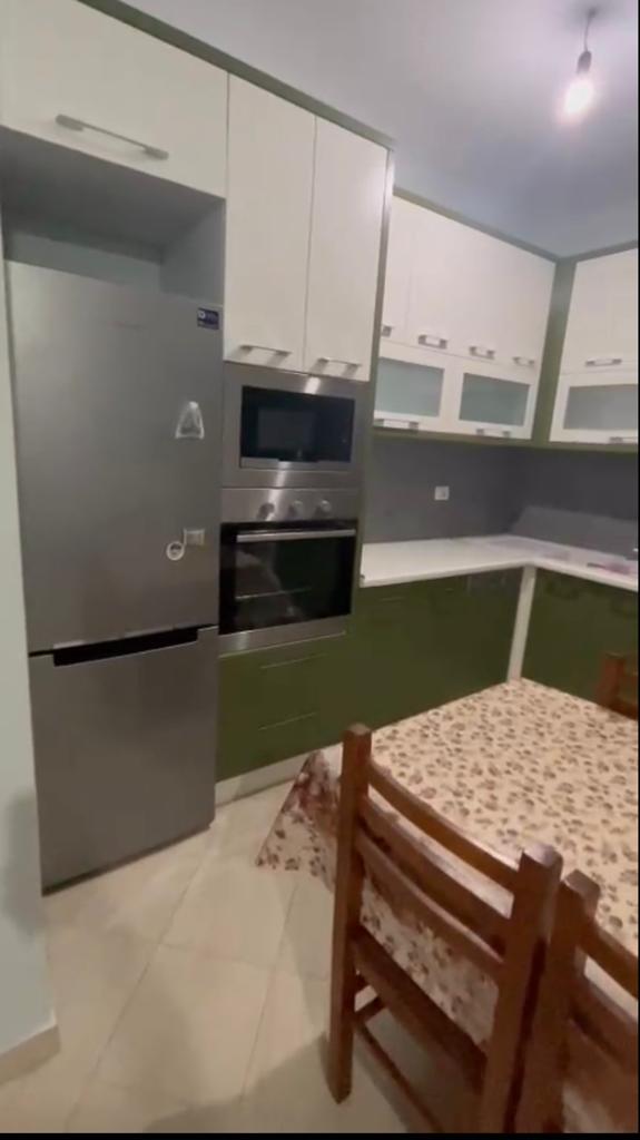 Tirane, jepet me qera apartament 2+1+BLK Kati 10, 116 m² 600 Euro (rruga Panorama)