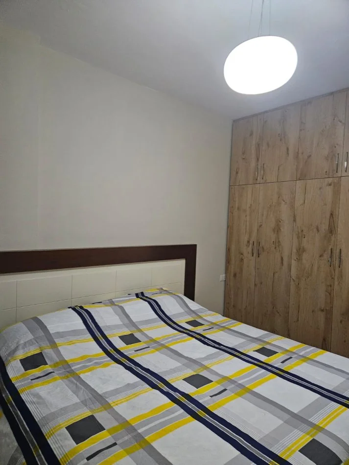 Tirane, jepet me qera apartament 1+1 , 94 m² 500 € (Don Bosko)