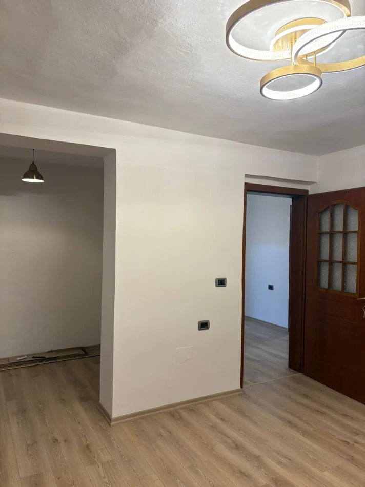 Tirane, shitet apartament 2+1 Kati 4, 81 m² 150.000 € (Ali Demi)