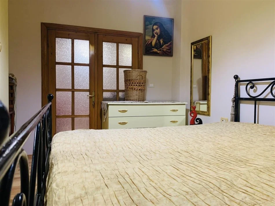 Tirane, jepet me qera apartament 2+1+Ballkon Kati 3, 60 m² 650 € (Rruges Fortuzi)