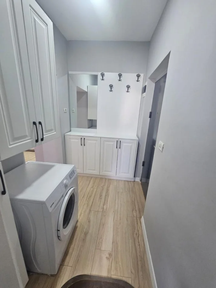 Tirane, jepet me qera 1+1 Kati 4, 500 € (21 Dhjetori)