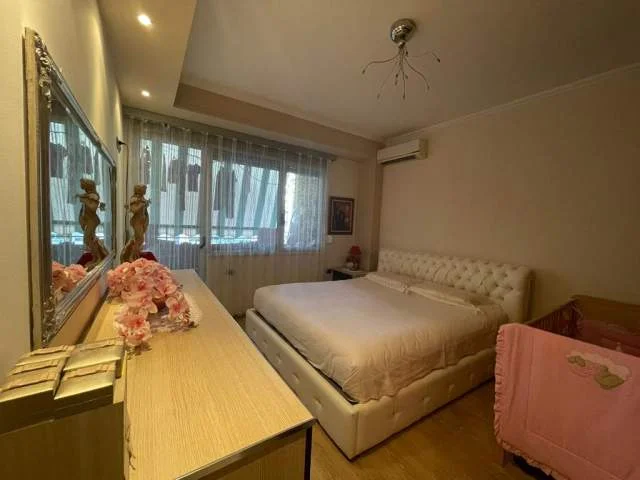 Tirane, shitet apartament 2+1 78 m² 170.000 Euro prane Viles Gold