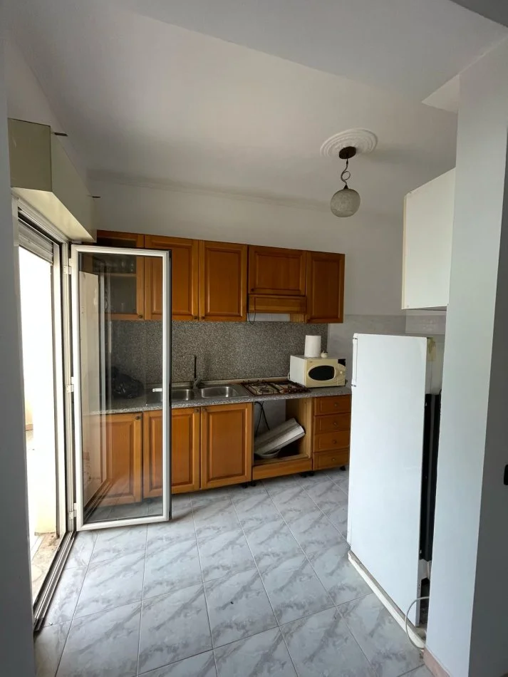 Durres, shitet apartament 2+1+Ballkon Kati 5, 97 m² 90.000 € (Kryqi Kuq Durres)