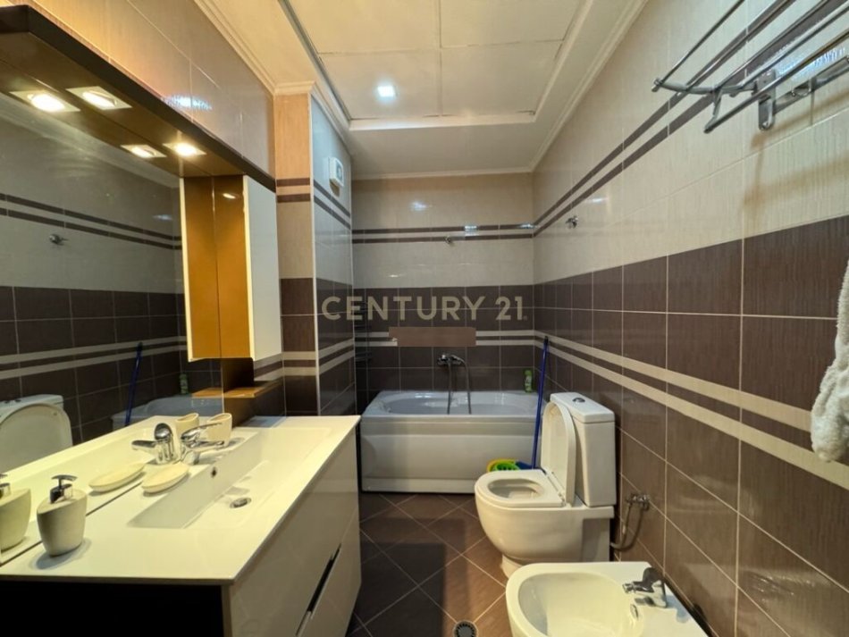 Tirane, jepet me qera apartament 2+1 Kati 4, 74 m² 550 € (Kompleksit Magnet)