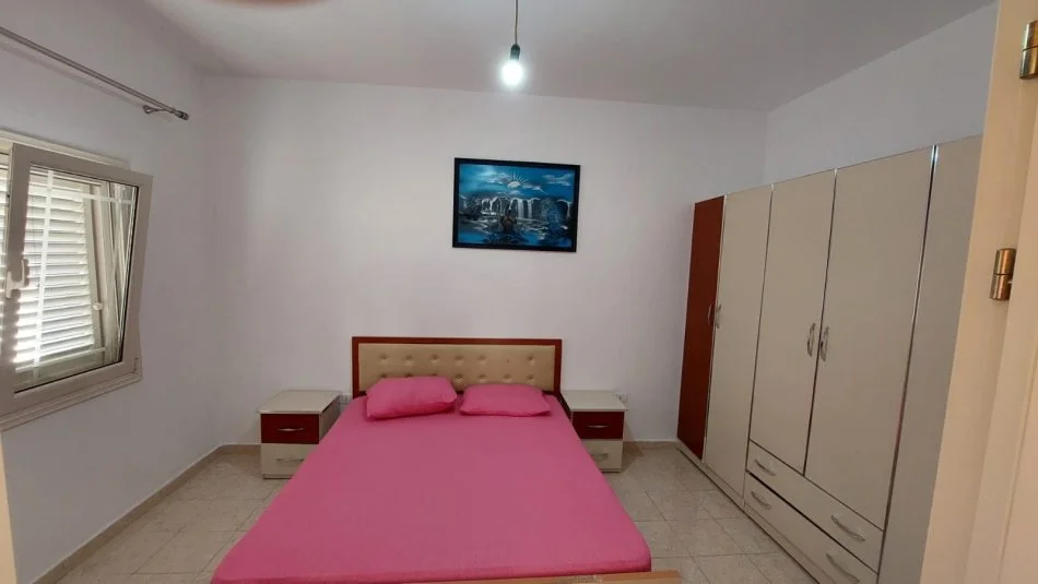 Tirane, jepet me qera Vile 3+1+Aneks+Ballkon Kati 0, 180 m² 450 € (Fresk)