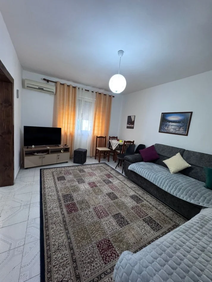 Tirane, jepet me qera apartament 2+1+Ballkon Kati 5, 85 m² 450 € (rruga e Kavajes)
