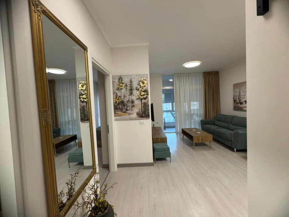 Tirane, jepet me qera apartament 1+1+Aneks+Ballkon Kati 5, 720 € 