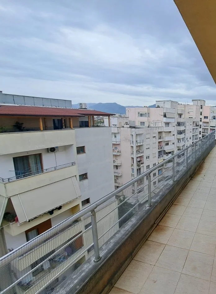 Tirane, jepet me qera 2+1+Ballkon Kati 7, (yzberisht)