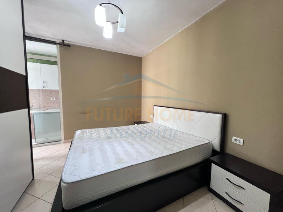 Tirane, jepet me qera apartament 1+1 Kati 7, 76 m² 550 € (Tregu Elektrik, Rrahman Parllaku)