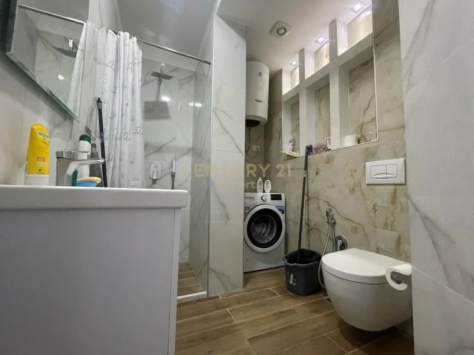 Tirane, jepet me qera apartament 1+1 Kati 3, 52 m² 650 € (Sheshi Willson)