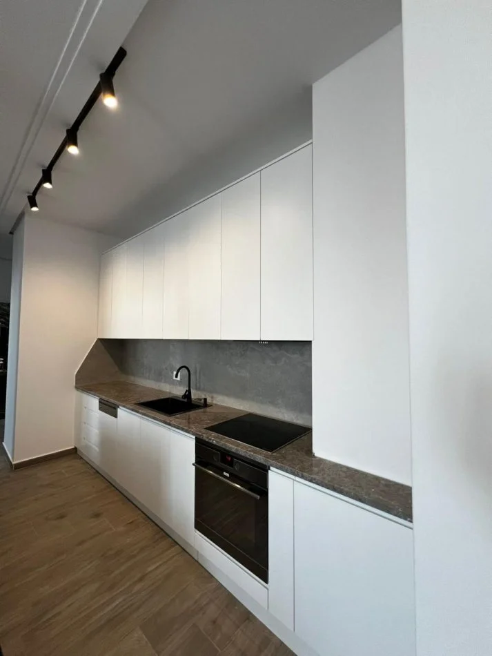 Tirane, shitet apartament 2+1+Ballkon Kati 3, 96 m² 240.000 € (GJIMNAZI PARTIZANI)