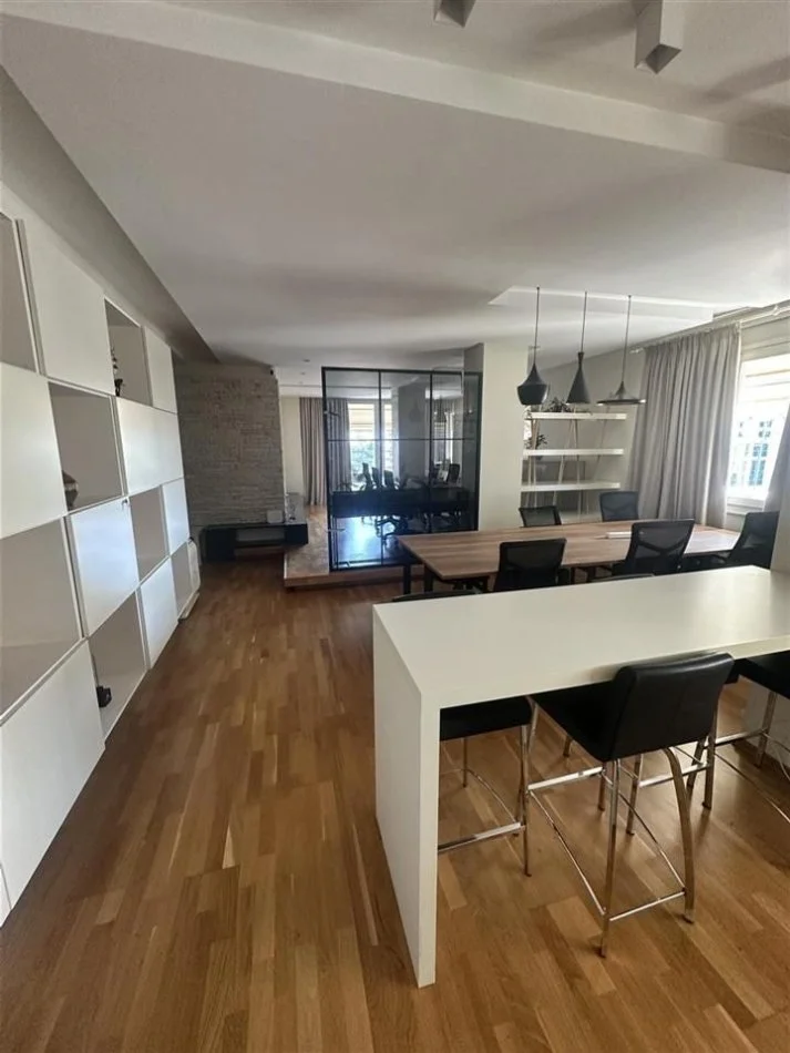 Tirane, jepet me qera ambjent biznesi Kati 6, 140 m² 3.800 € (BLLOKU BRIGADA 8)