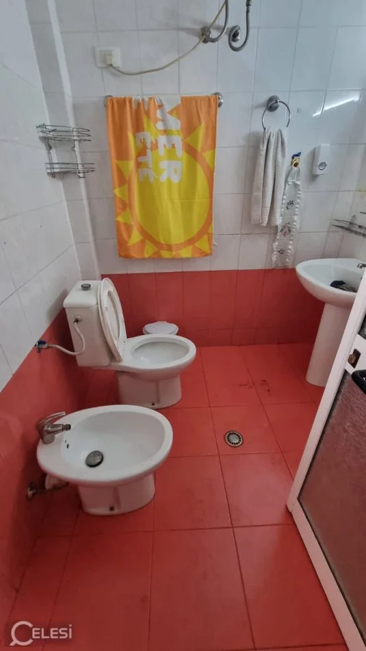 Tirane, jepet me qera apartament 2+1+Ballkon Kati 2, 100 m² 600 € (RRUGA E KAVAJES)