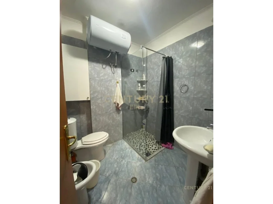 Tirane, shes apartament 3+1 Kati 4, 140 m² 258.000 € (Kompleksi Grand)