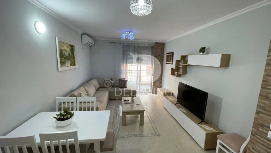 Tirane, jepet me qera apartament 1+1+Aneks+Ballkon Kati 4, 74 m² 550 € (Rruga Peti,Liqeni i Thate)