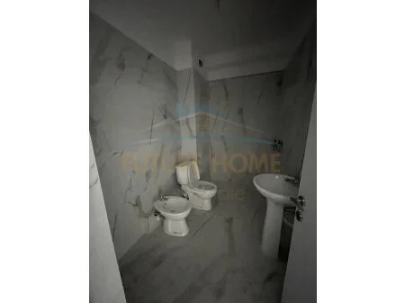 Tirane, jepet me qera garsonier 1+1 Kati 1, 42 m² 350 € (UNAZA E RE)