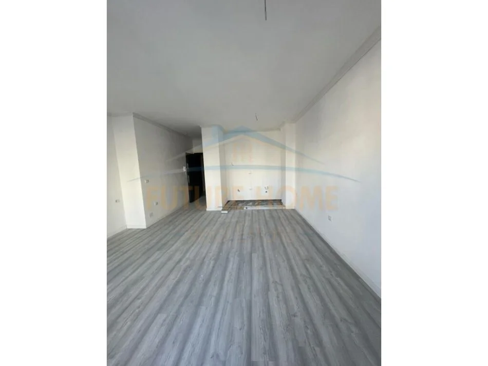 Tirane, jepet me qera garsonier Kati 1, 42 m² 350 € (unaza e re)