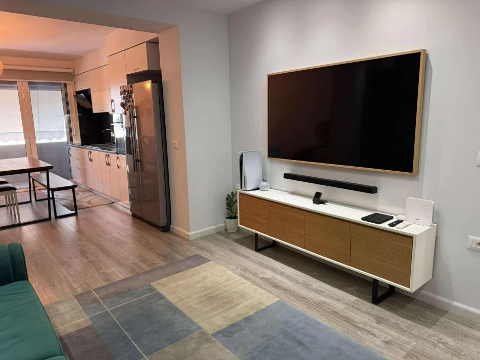 Tirane, jepet me qera apartament 2+1+Ballkon , 100 m² (Vaso Pasha)