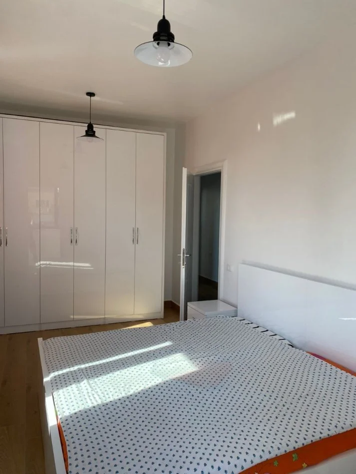 Tirane, jepet me qera apartament 1+1 Kati 5, 61 m² 520 € (Prane Drejtorise se Higjenes)