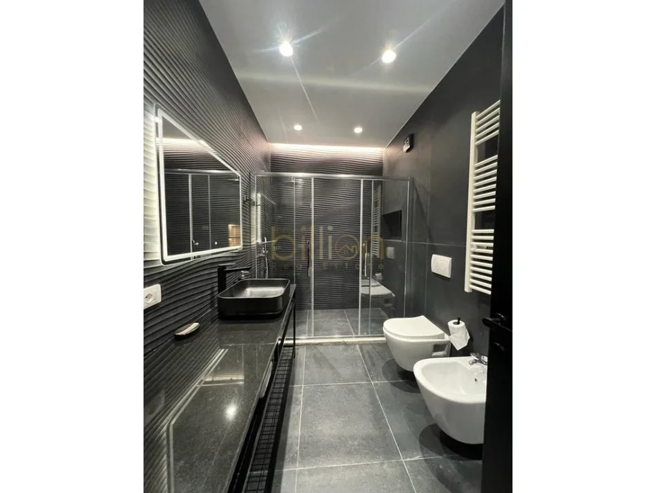 Tirane, jepet me qera apartament 2+1 Kati 4, 65 m² 1.350 € 