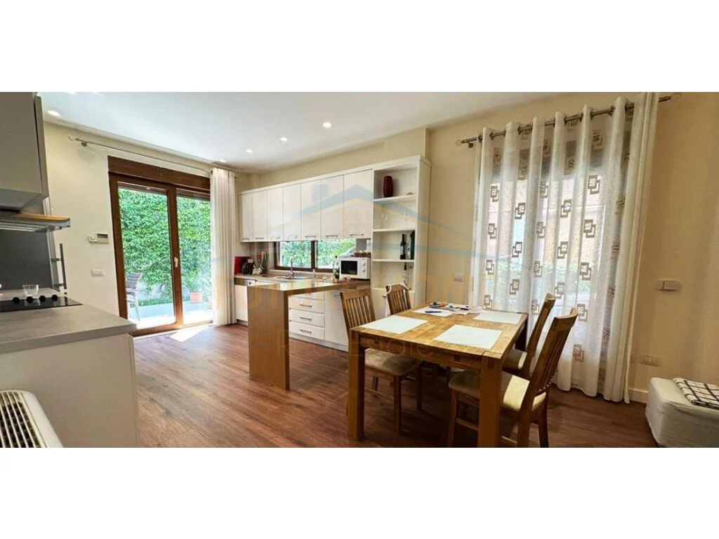 Qera, Vile 3-kateshe, Teg, Tirane.  UNA38050