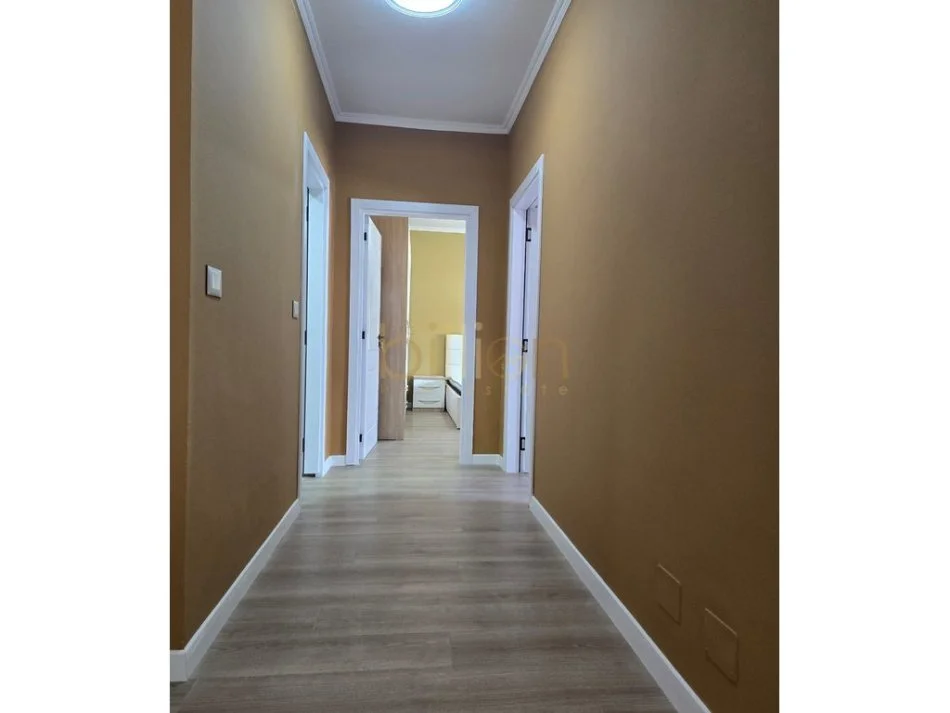 Tirane, jepet me qera apartament 2+1+Ballkon Kati 7, 110 m² 700 € 