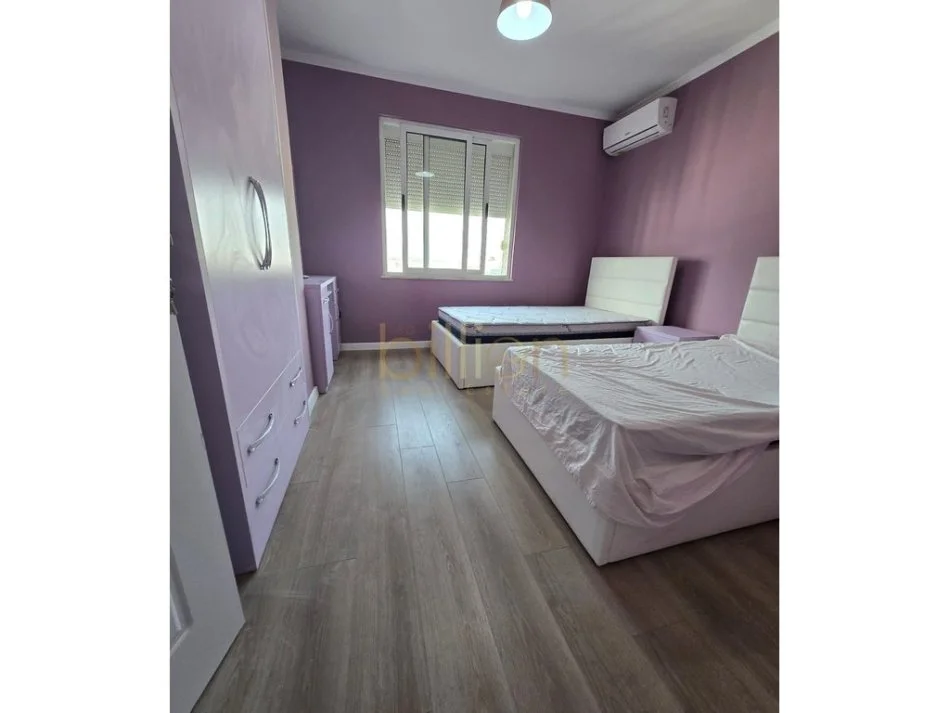 Tirane, jepet me qera apartament 2+1+Ballkon Kati 7, 110 m² 700 € 