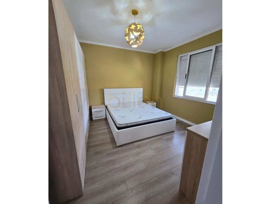 Tirane, jepet me qera apartament 2+1+Ballkon Kati 7, 110 m² 700 € 