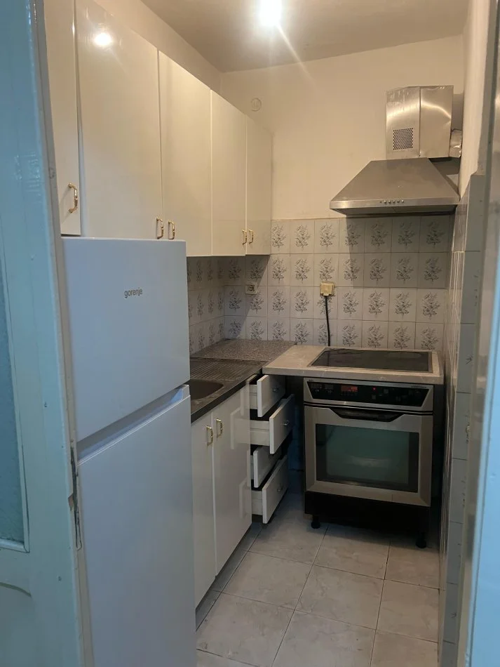 Tirane, jepet me qera apartament 2+1+Ballkon Kati 5, 87 m² 45.000 € (Rruga Panorama)