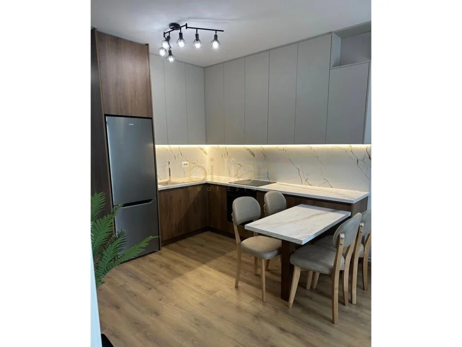 Tirane, jepet me qera apartament 1+1+Ballkon , 84 m² 1.000 € 