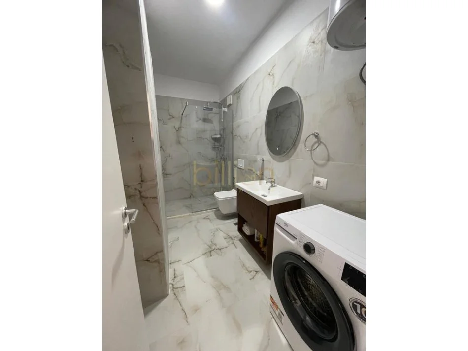 Tirane, jepet me qera 2+1 , 84 m² 1.000 € (Zogu i Zi)