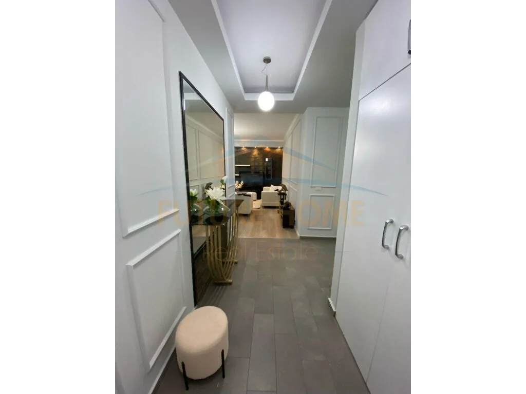 Qera, Apartament 2+1+2+Post Parkimi, Rruga e Kavajës,1200Euro, Tiranë.