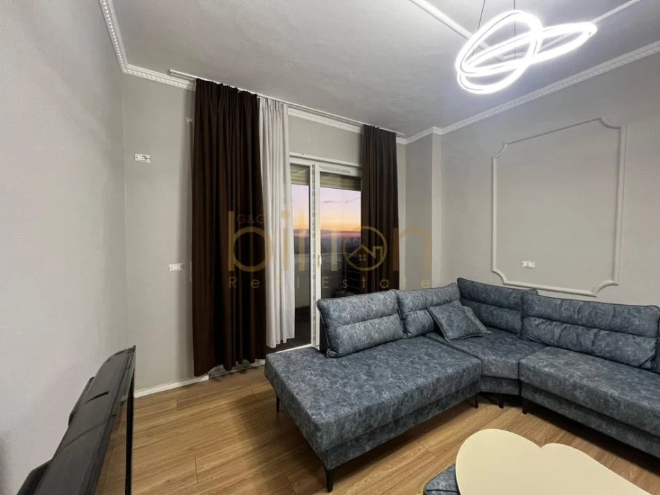 Tirane, shitet apartament 1+1+Ballkon Kati 5, 80 m² 