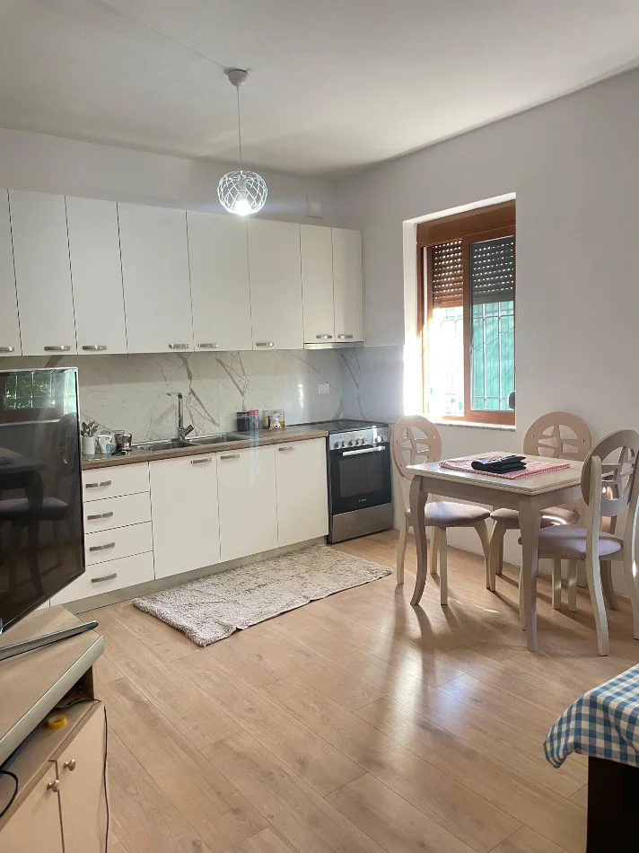 Tirane, jepet me qera apartament 2+1+Aneks Kati 1, 120 m² 500 € (selite , kodra e diellit)