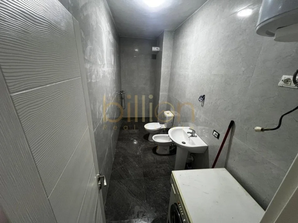 Tirane, shitet apartament 1+1+Ballkon Kati 5, 80 m² 