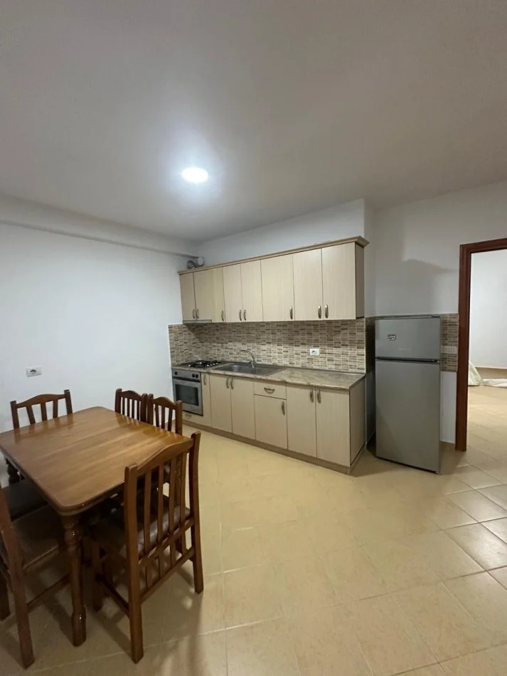 Tirane, jepet me qera apartament 2+1 Kati 5, 450 € (Bulevardi Migjeni)