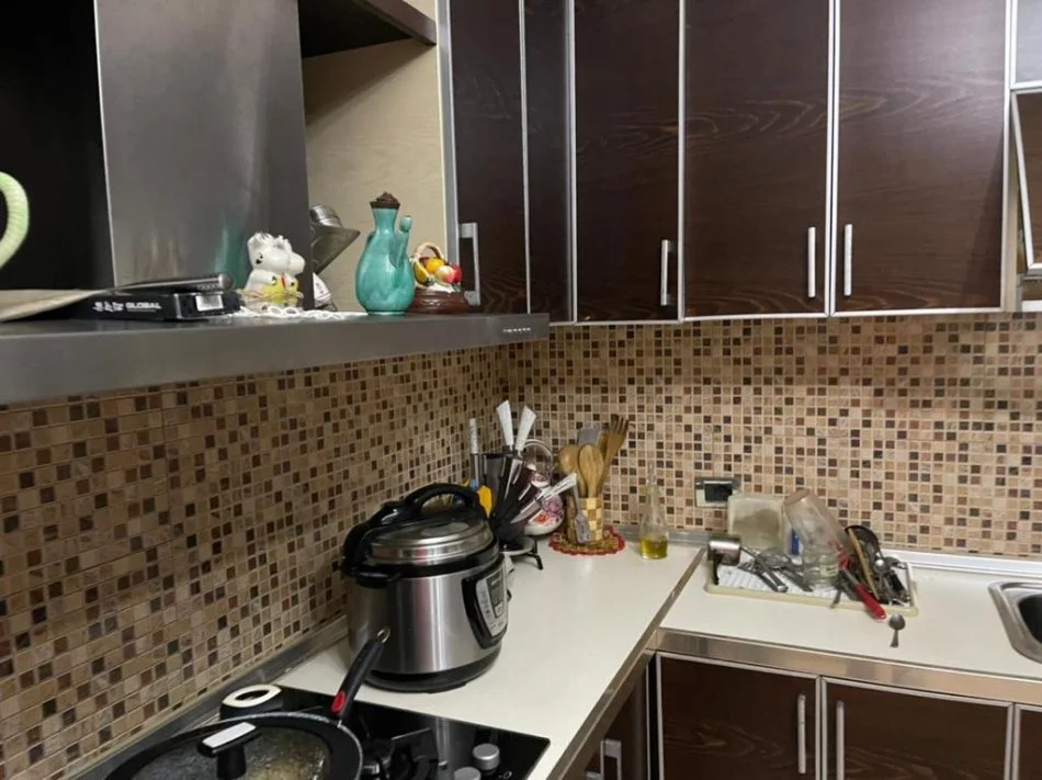 Tirane, jepet me qera apartament 3+1 , 550 € (prane fabrikes te mielleit)