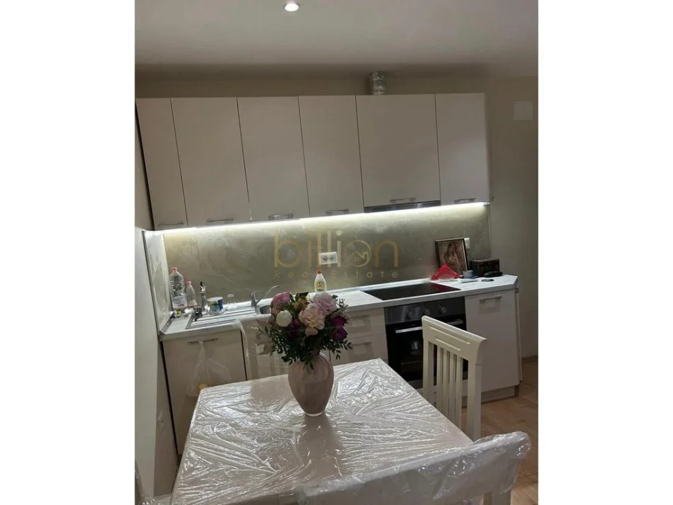 jepet me qera 2+1 , 80 m² 550 € (Bulevardi Bajram Curri)