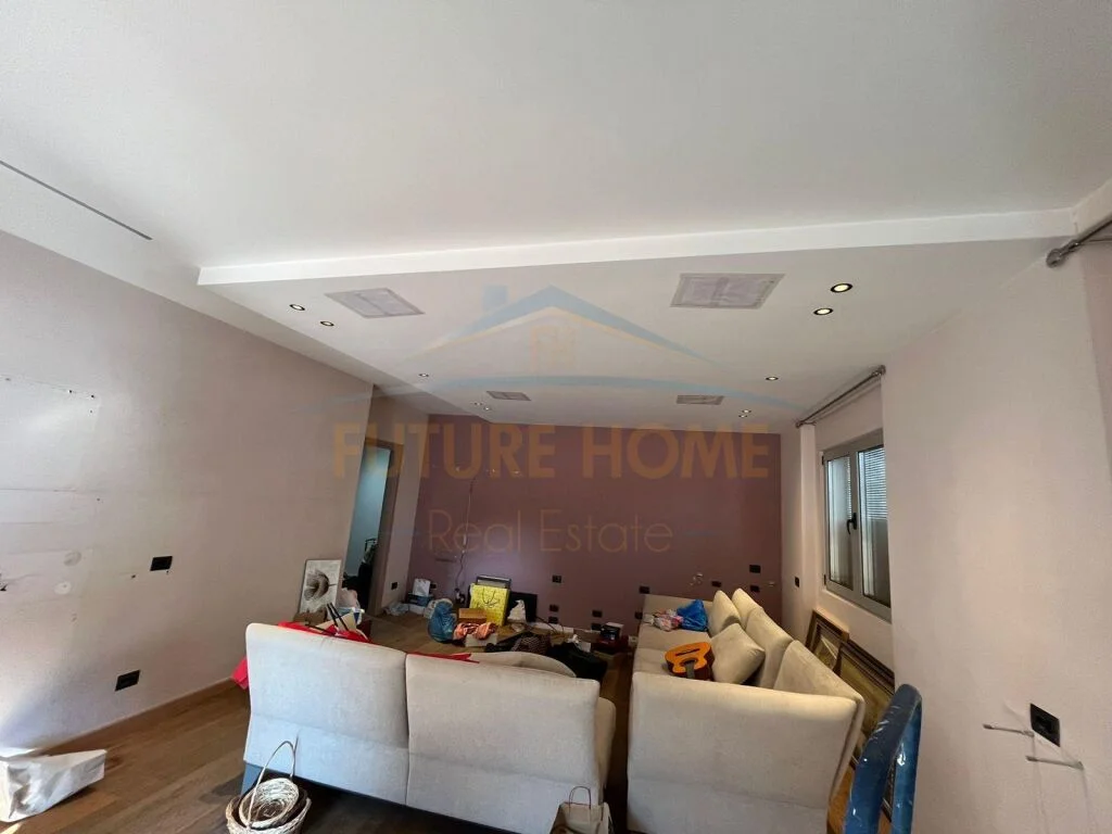 Shitet, Apartament 3+1+2, Ish Parku, Tiranë.