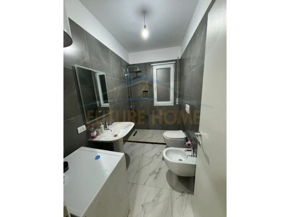 Tirane, shitet apartament 3+1+Ballkon Kati 1, 144 m² 252.000 € (Prane Kopshtit Zoologjik,Tiranë)