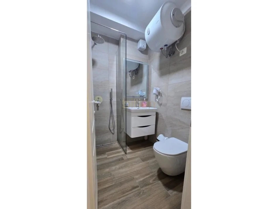 Tirane, jepet me qera 2+1 , 80 m² 850 € (Myslym Shyri)