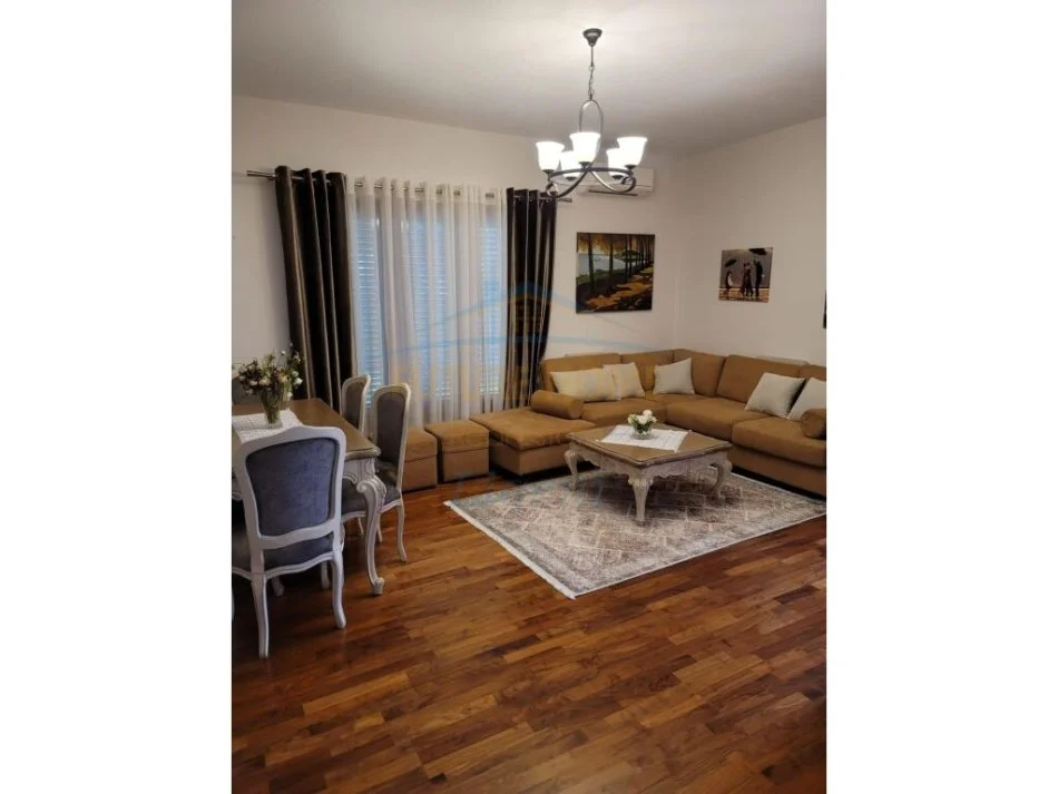 Tirane, jepet me qera apartament 2+1 Kati 0, 750 m² 750 € (Sauk)