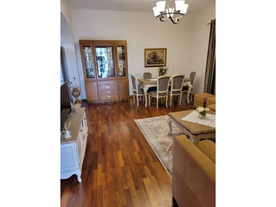 Tirane, jepet me qera apartament 2+1 Kati 0, 750 m² 750 € (Sauk)