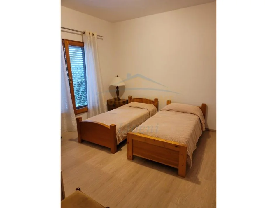 Tirane, jepet me qera apartament 2+1 Kati 0, 750 m² 750 € (Sauk)